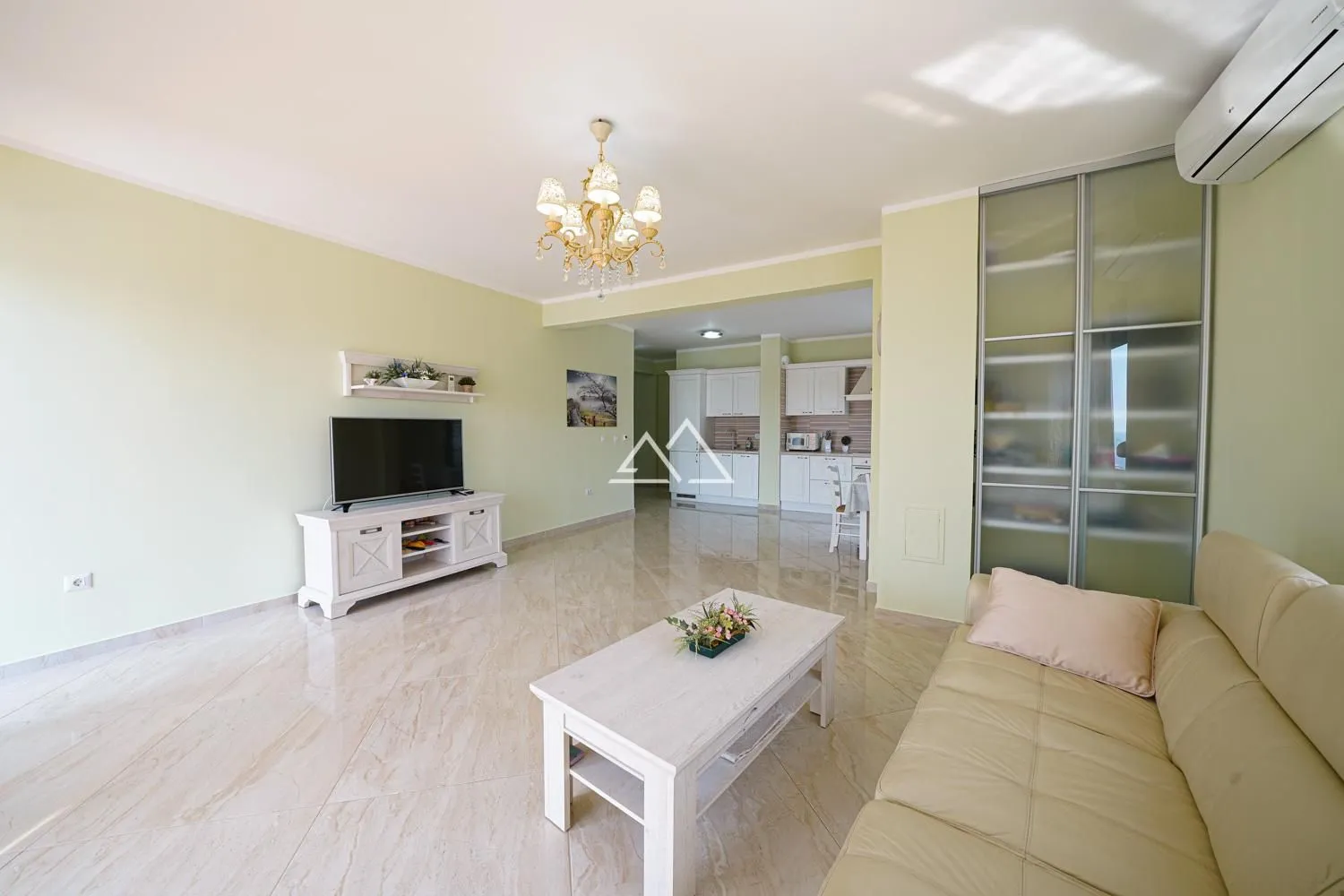 Prodaja, dvosoban stan, 242m², Dobra Voda, Budva
