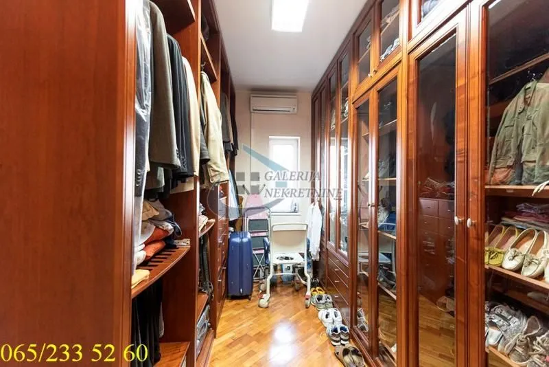 Sale, apartment, 375m², Voždovac Sve Podlokacije, Beograd