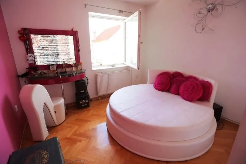 Prodaja, kuća, 332m², Pantelej, Niš