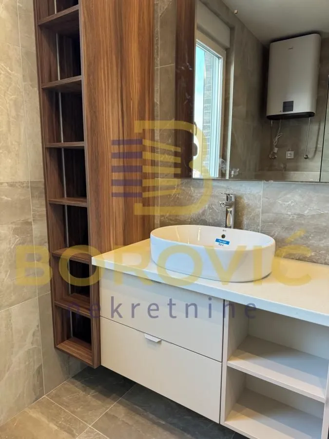 Prodaja, stan, 166m², Voždovac Sve Podlokacije, Beograd