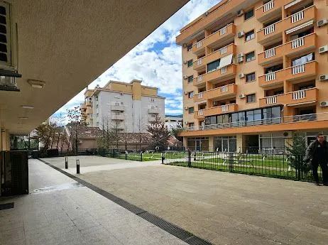 Courtyard and exterior of a residential building. - image 2