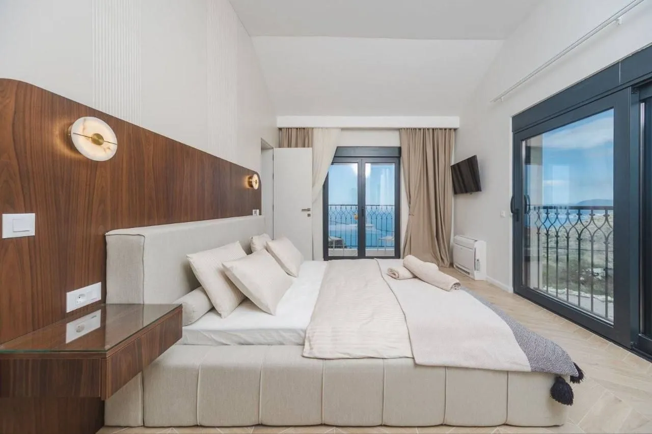 Rent, house, 180m², Blizikuće, Budva