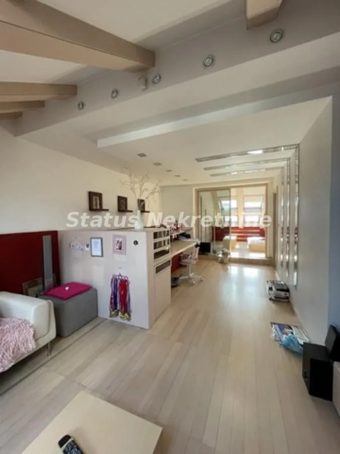 Prodaja, kuća, 250m², Lipov gaj, Novi Sad Sve Podlokacije