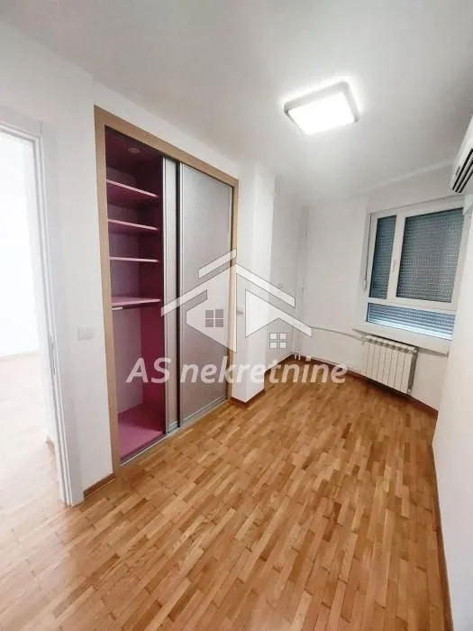 Izdavanje, trosoban stan, 58m², Zvezdara Sve Podlokacije, Beograd