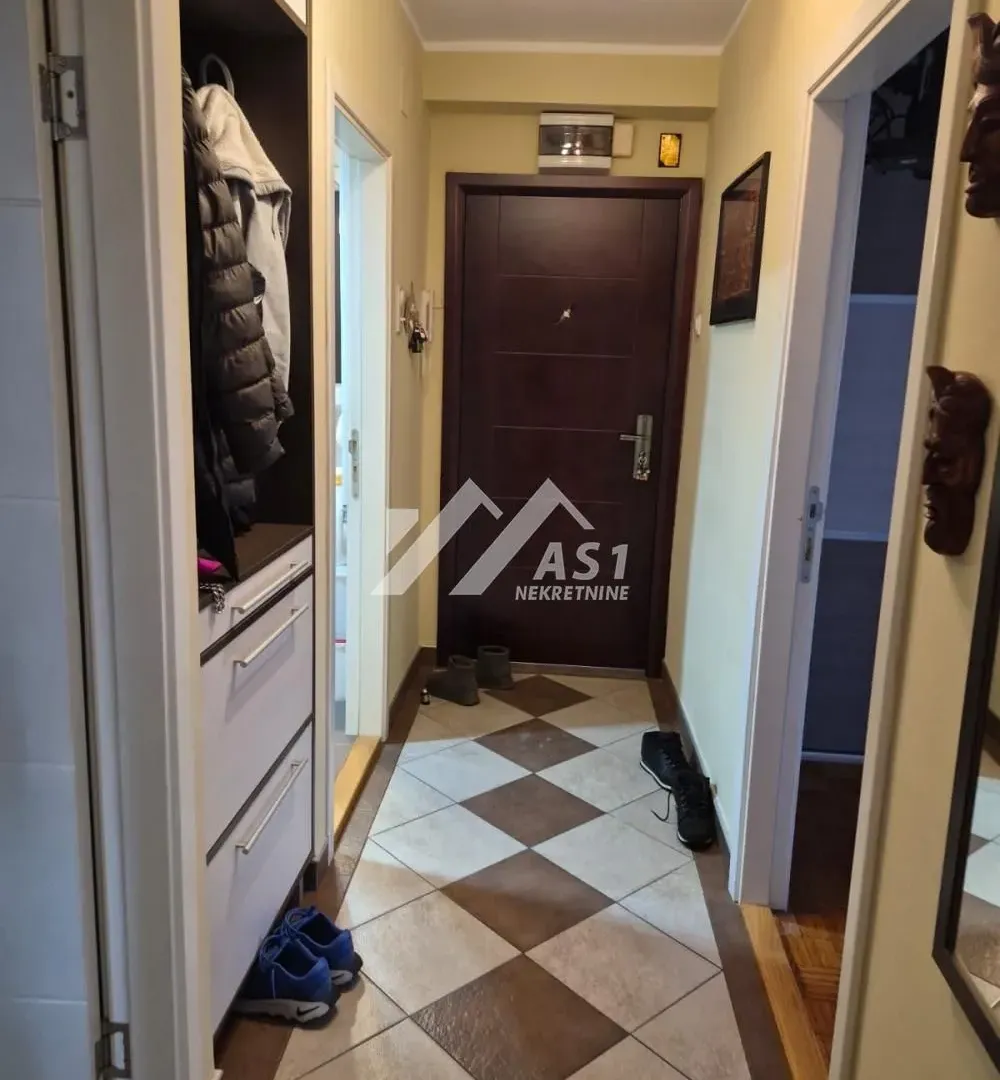 Izdavanje, dvosoban stan, 48m², Banatić, Novi Sad Sve Podlokacije