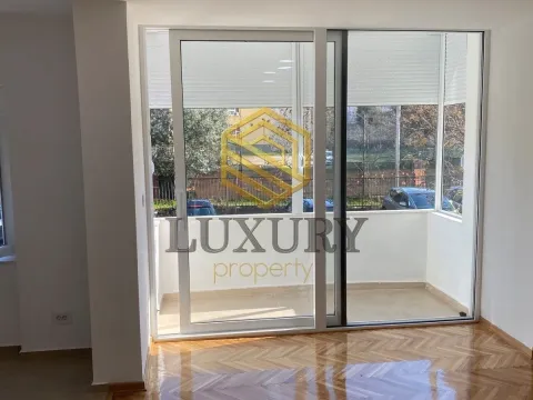 Poslovni prostor in Preko Morače