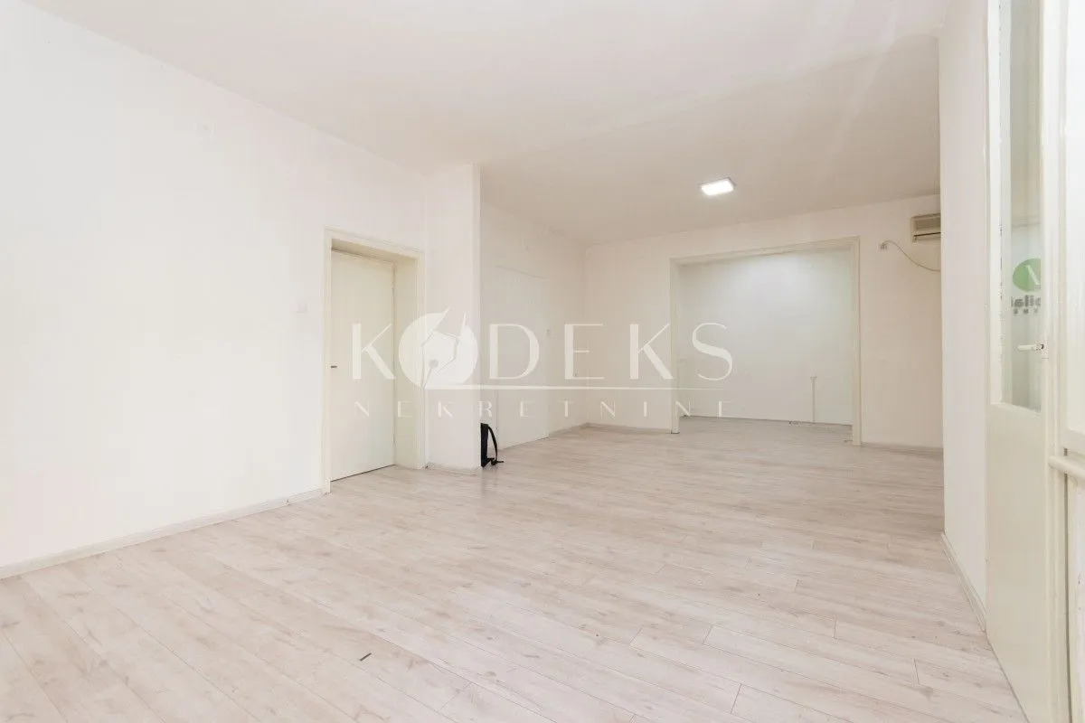 Izdavanje, poslovni prostor, 85m², Centar, Podgorica