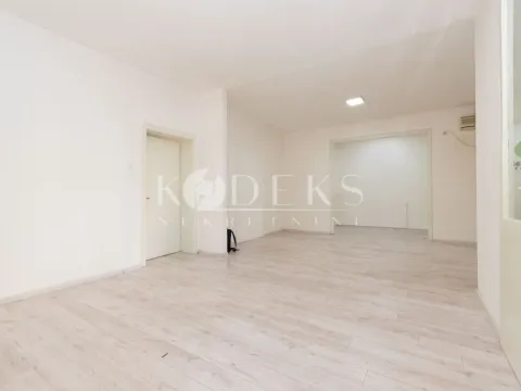 Izdavanje, poslovni prostor, 85m², Centar, Podgorica - image 10