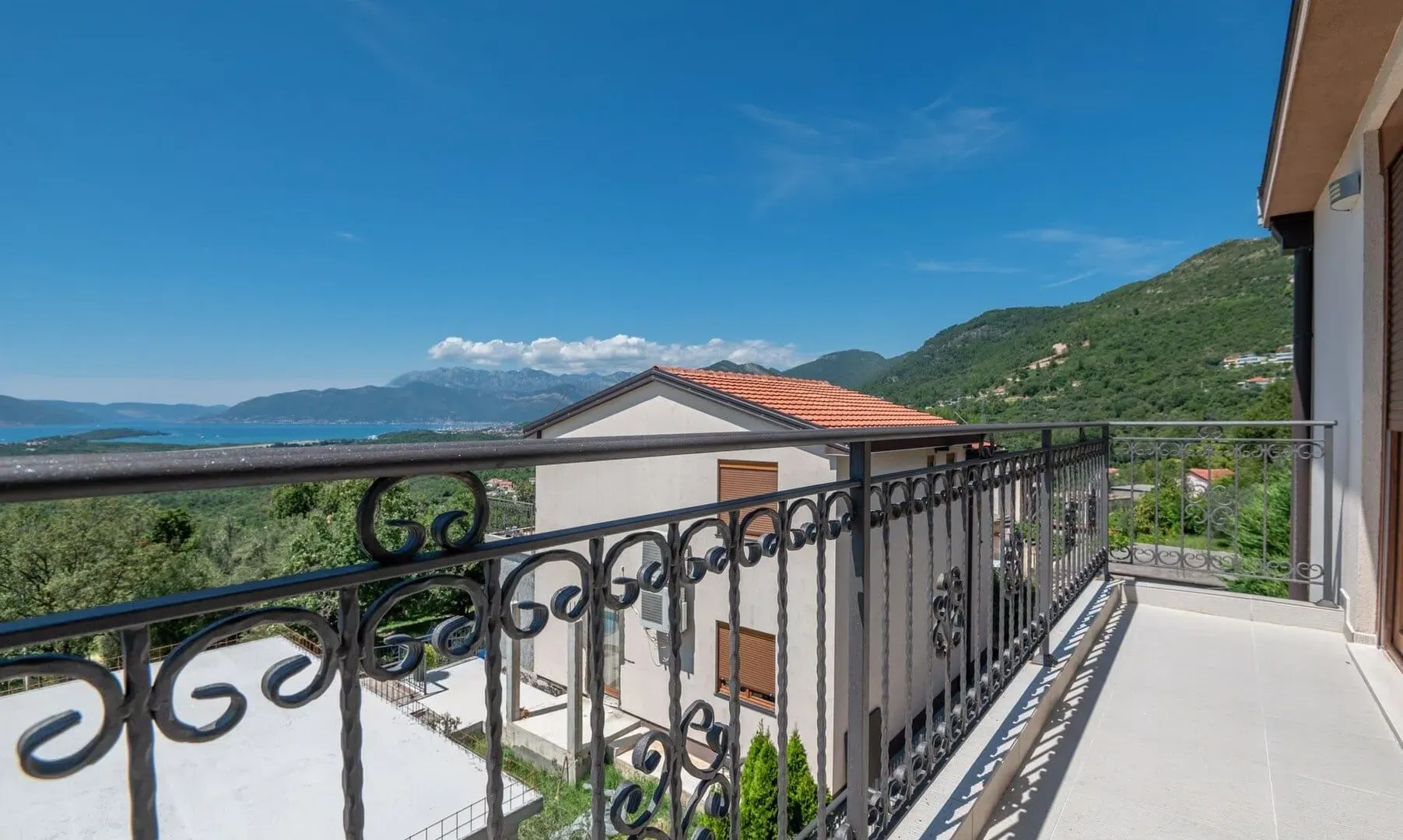 Sale, house, 176m², Dub, Kotor