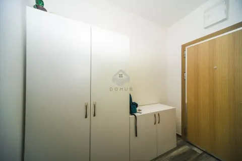 Izdavanje, dvosoban stan, 74m², Stari Aerodrom, Podgorica - image 15