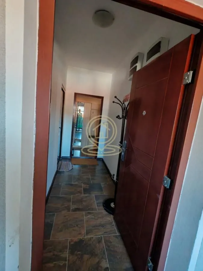 Izdavanje, četvorosoban stan, 120m², Petlovo Brdo, Beograd