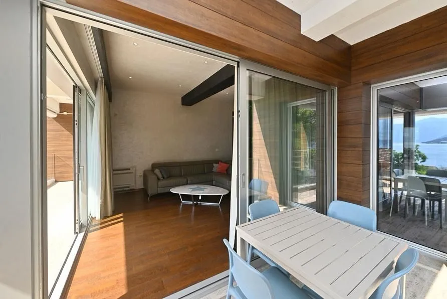 Rent, three bedroom apartment, 130m², Dobrota, Kotor