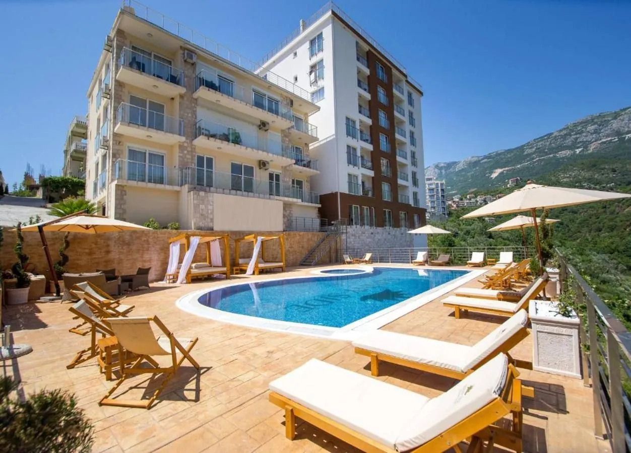 Rent, one bedroom apartment, 35m², Bečići, Budva