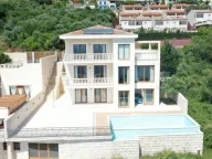 Izdavanje, četvorosoban stan, 500m², Reževići, Budva - image 7