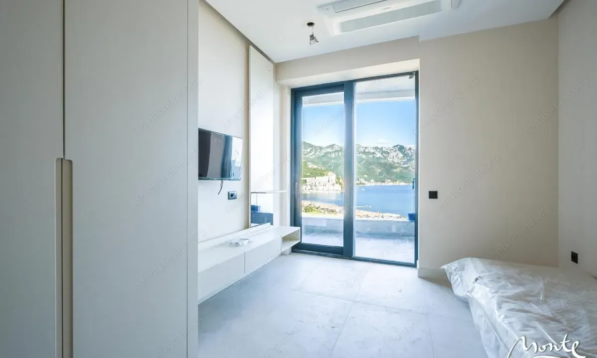 Sale, three bedroom apartment, 190m², Bečići, Budva