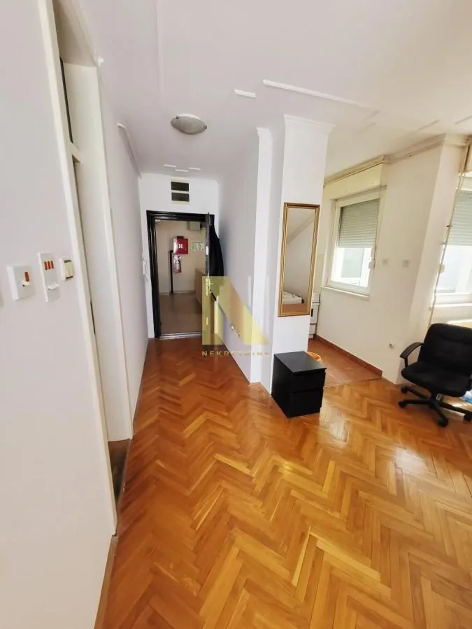 Prodaja, jednosoban stan, 29m², Centar, Novi Sad