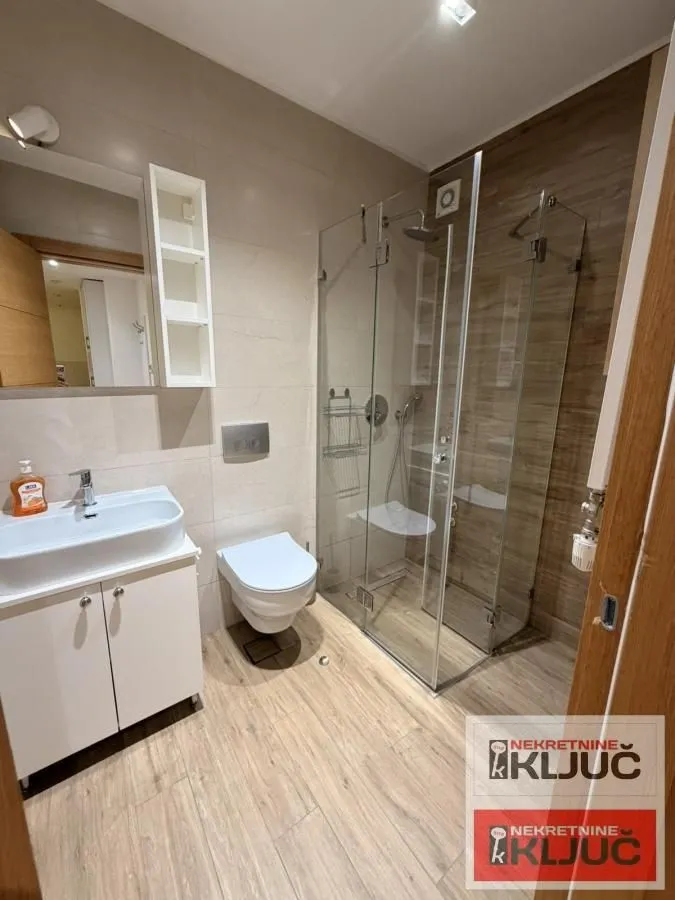Izdavanje, dvosoban stan, 42m², Rotkvarija, Novi Sad Sve Podlokacije