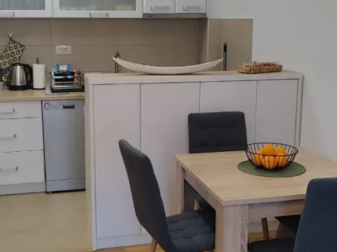 Rent, one bedroom apartment, 42m², Tivat, Crna Gora - image 13