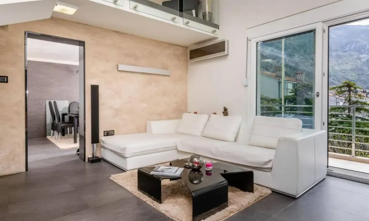 Rent, two bedroom apartment, 120m², Kotor, Crna Gora