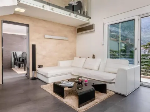 Rent, two bedroom apartment, 120m², Kotor, Crna Gora