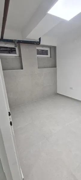 Izdavanje, poslovni prostor, 124m², Palilula, Niš