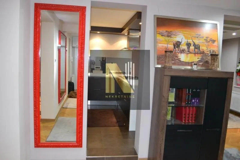 Prodaja, četvorosoban stan, 130m², Grbavica, Novi Sad Sve Podlokacije