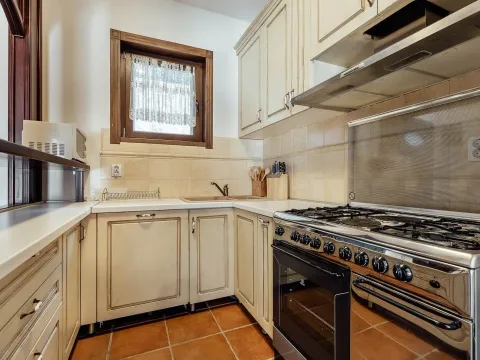 Prodaja, dvosoban stan, 92m², Kostanjica, Kotor - image 11