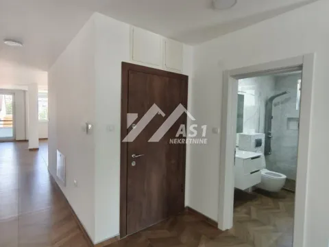 Izdavanje, četvorosoban stan, 122m², Sajam, Novi Sad Sve Podlokacije - image 3