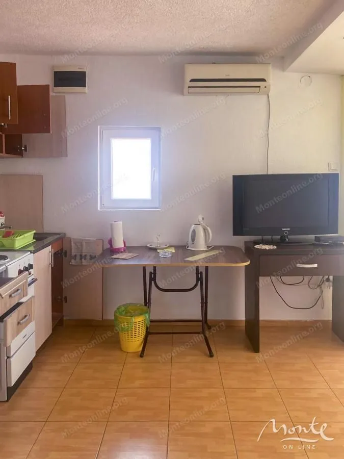 Sale, office space, 1800m², Utjeha, Bar