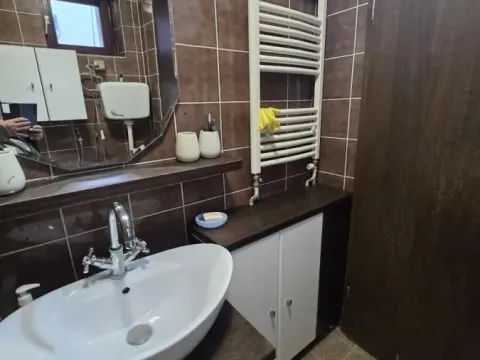 Izdavanje, trosoban stan, 80m², Centar, Novi Sad - image 14