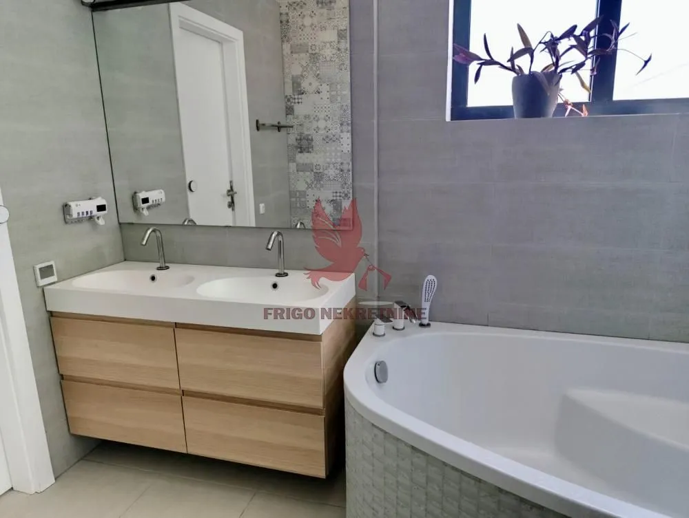 Prodaja, kuća, 580m², Kosmaj, Sopot