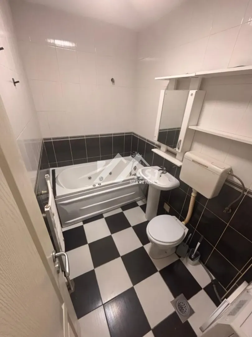 Izdavanje, dvosoban stan, 55m², Podbara, Novi Sad Sve Podlokacije