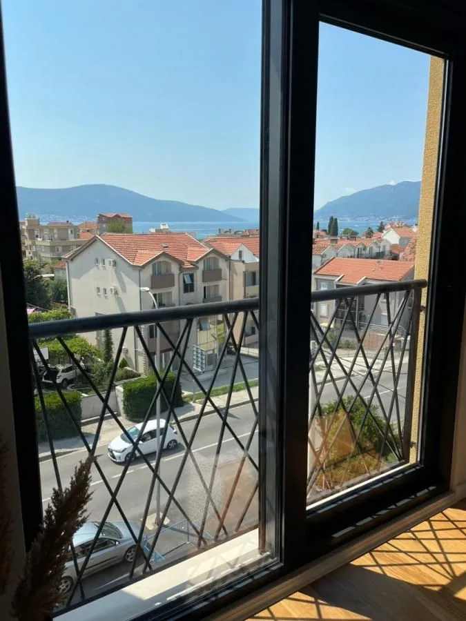 Izdavanje, dvosoban stan, 64m², Kalimanj, Tivat