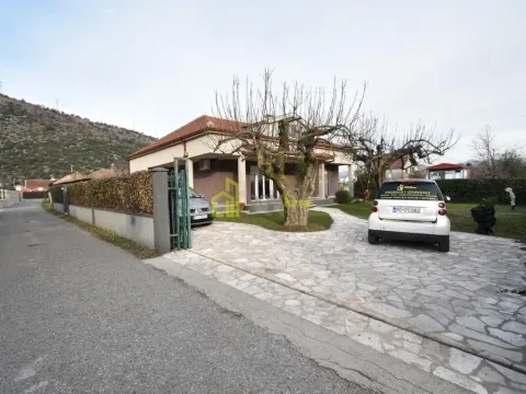 Sale, house, 191m², Tološi, Podgorica - image 17