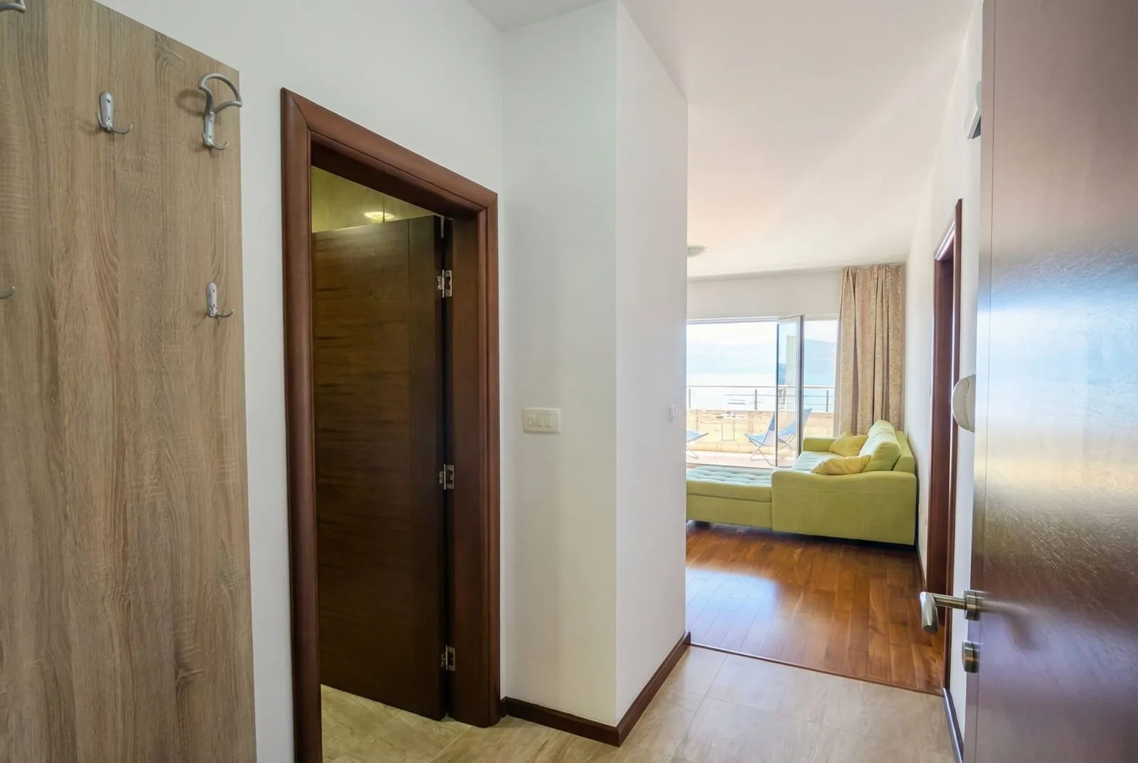 Prodaja, četvorosoban stan, 90m², Tivat, Crna Gora