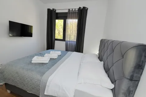 Rent, one bedroom apartment, 50m², Bečići, Budva - image 4