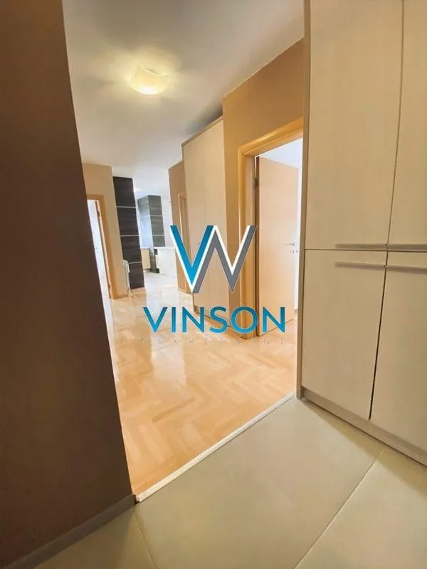 Izdavanje, trosoban stan, 98m², Centar, Novi Sad