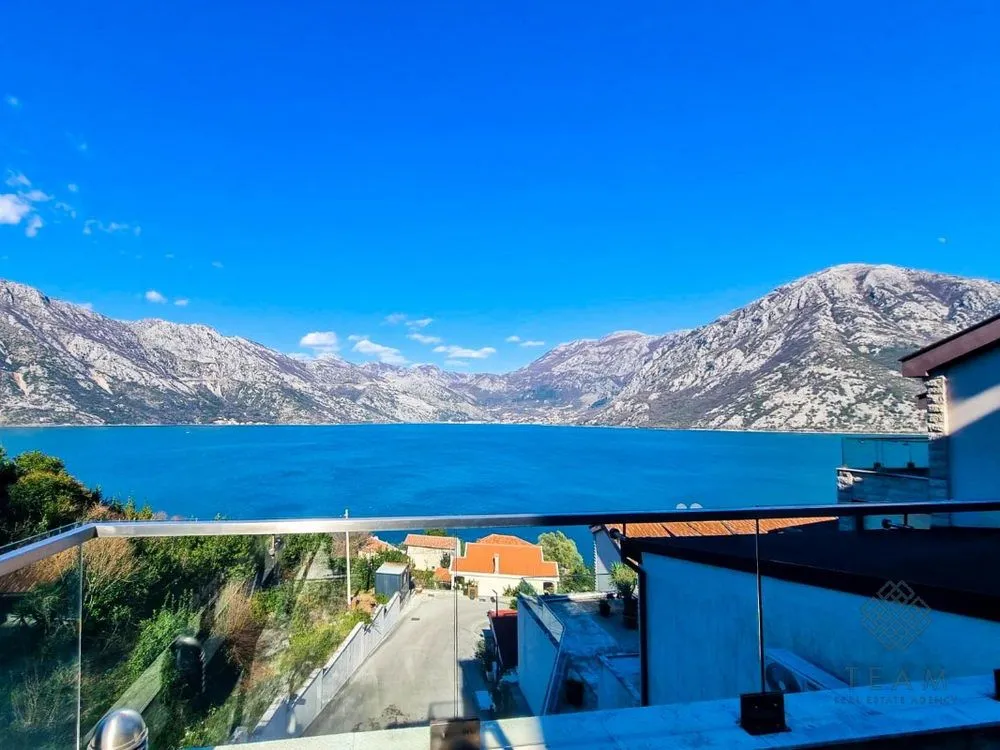 Sale, three bedroom apartment, 156m², Kostanjica, Kotor