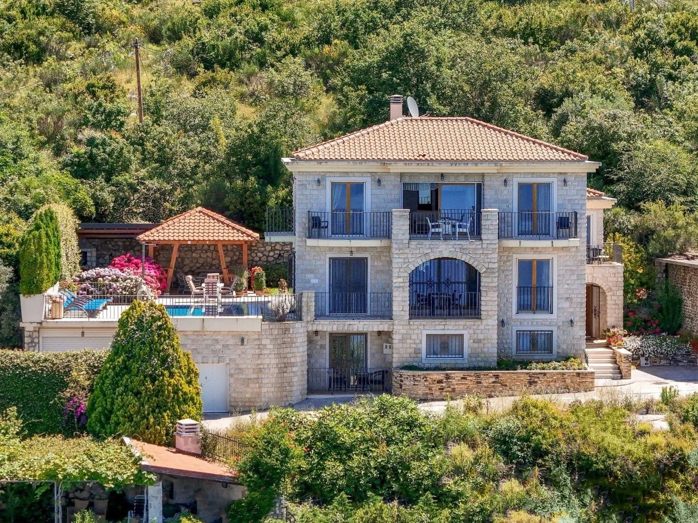Sale, house, 317m², Reževići, Budva