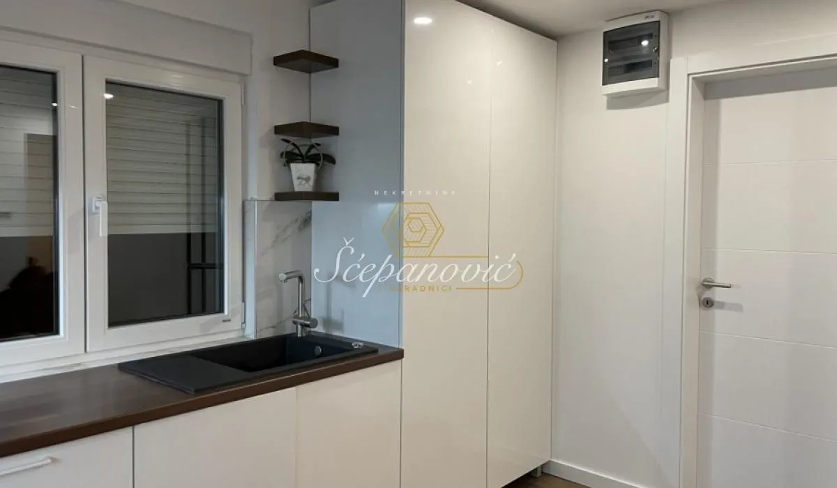 Prodaja, kuća, 280m², Sremska Kamenica, Petrovaradin