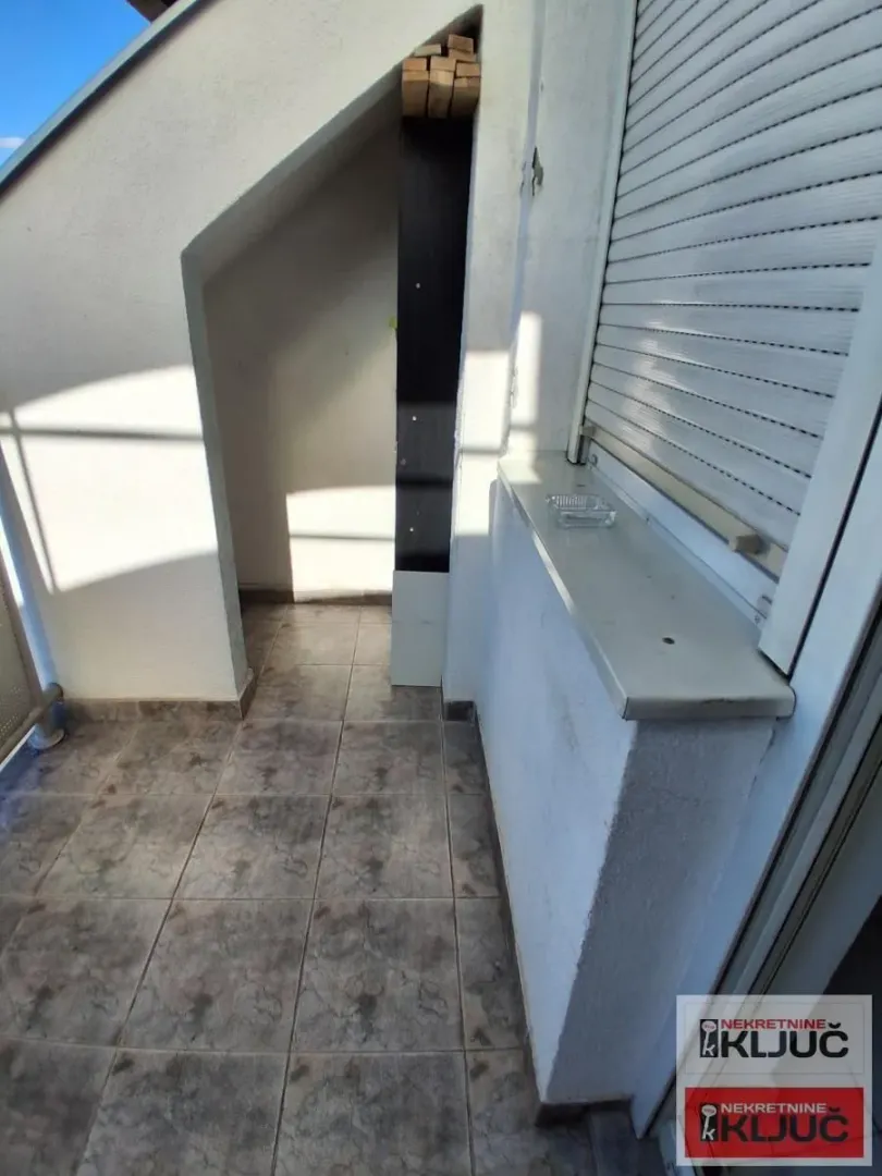 Izdavanje, četvorosoban stan, 94m², Nova Detelinara, Novi Sad Sve Podlokacije