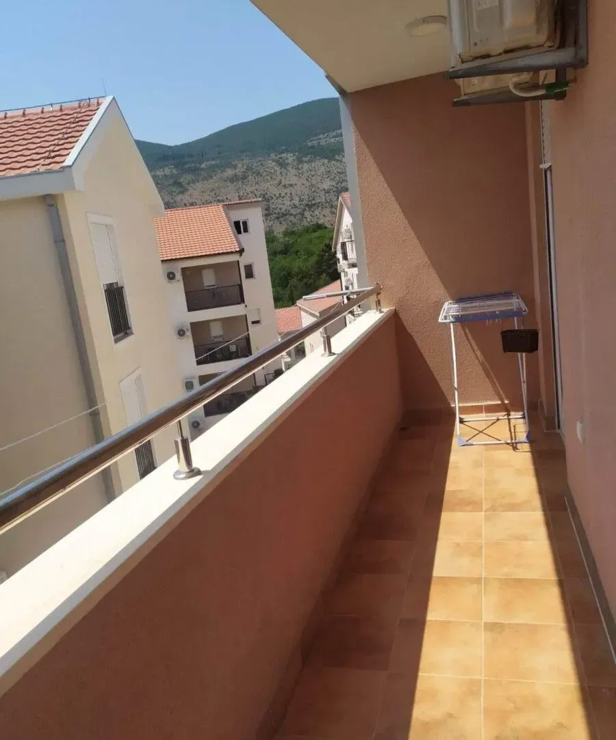 Izdavanje, dvosoban stan, 55m², Igalo, Herceg Novi