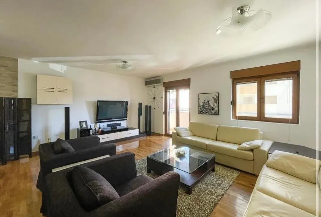 Prodaja, trosoban stan, 103m², Stari Aerodrom, Podgorica