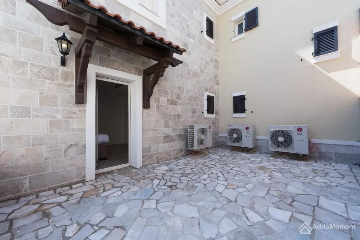 Prodaja, dvosoban stan, 143m², Radovići, Tivat