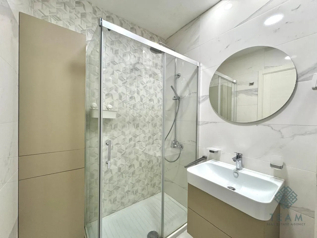 Prodaja, dvosoban stan, 70m², Central Point, Podgorica