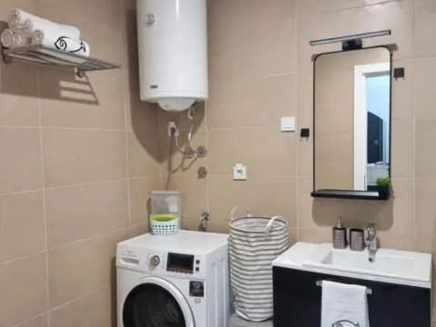 Izdavanje, jednosoban stan, 46m², Centar, Tivat - image 5