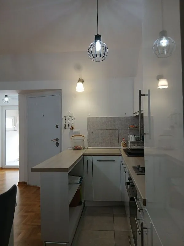 Izdavanje, dvosoban stan, 42m², Jajinci, Voždovac Sve Podlokacije