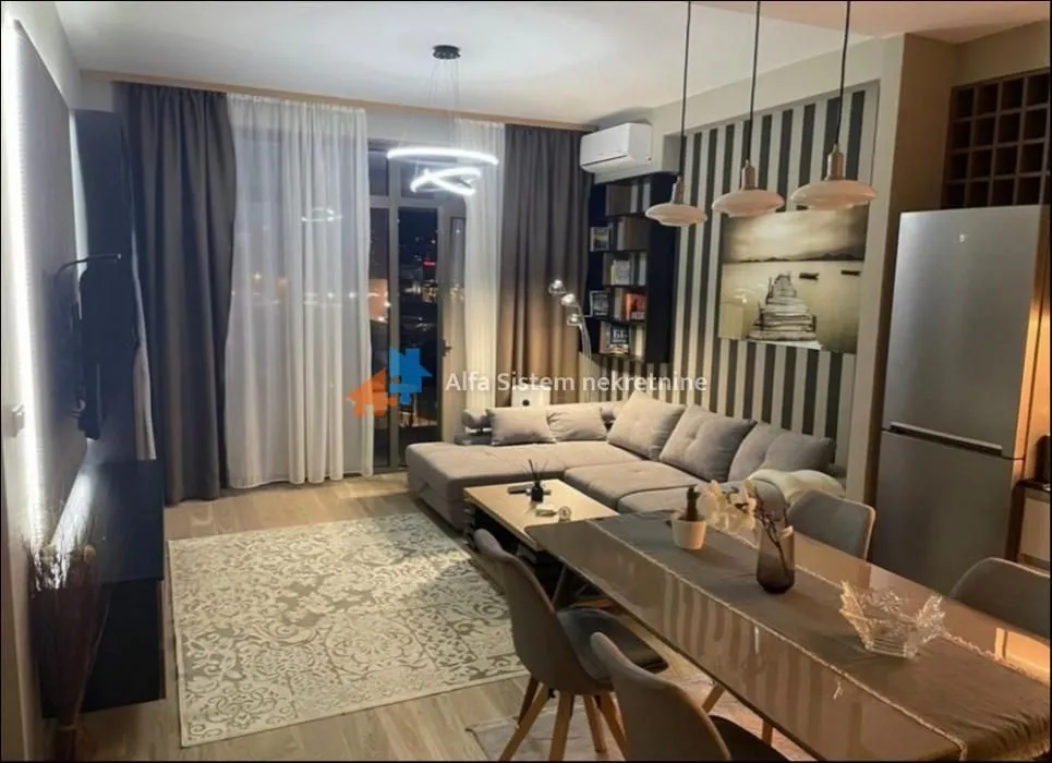 Izdavanje, dvosoban stan, 56m², Savski Venac, Beograd