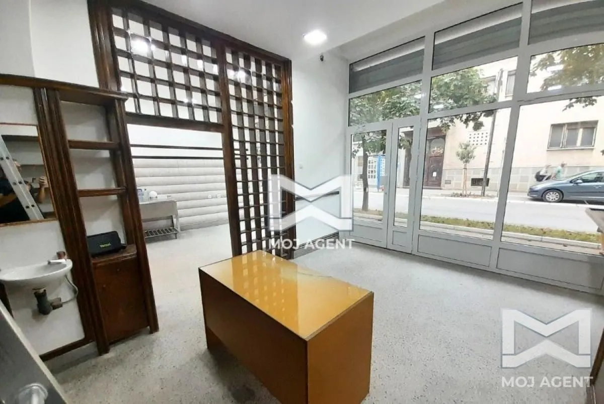Rent, office space, 32m², Centar, Niš