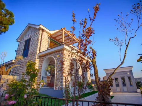 Prodaja, kuća, 200m², Tivat, Crna Gora - image 6